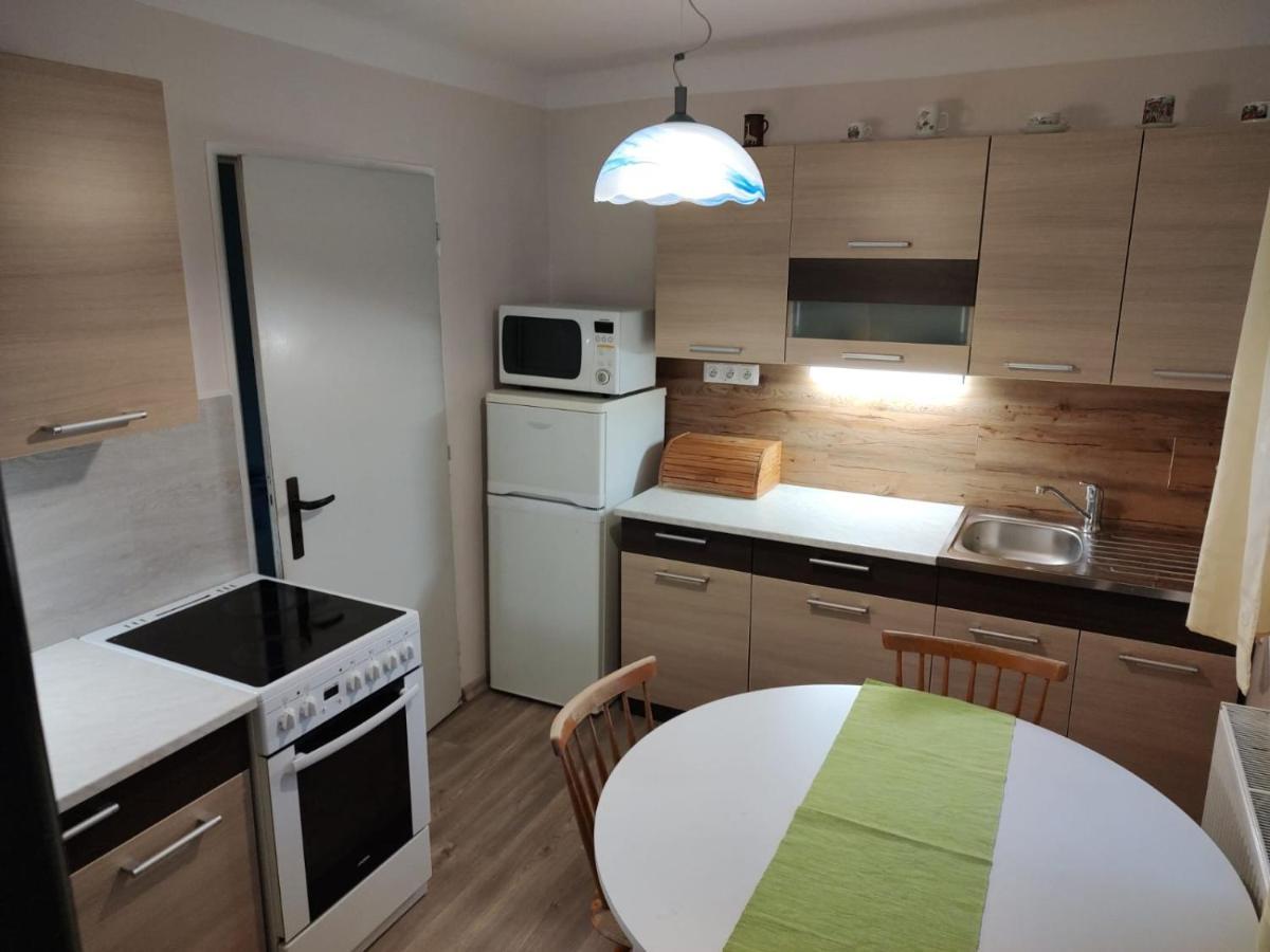 U Letiste Apartment Knezeves  ภายนอก รูปภาพ